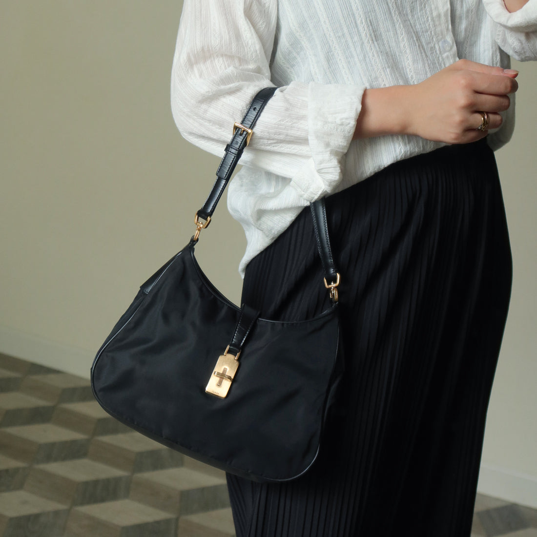 Rare Prada Vintage Black Nylon Tessuto Reversible Rose Gold Turn lock Hobo Bag