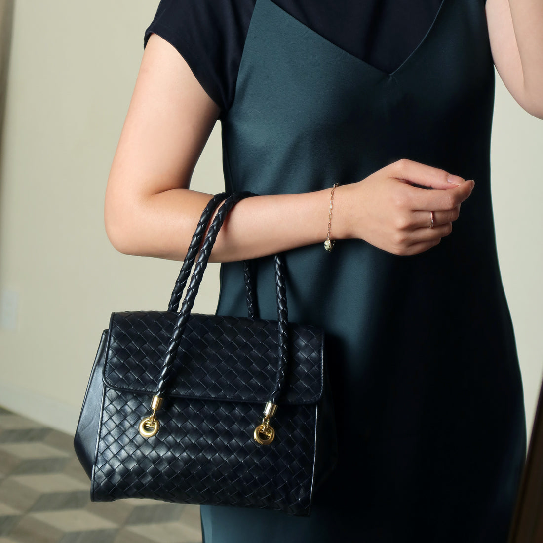 Rare Bottega Veneta Vintage Black Intrecciato Weave Double Braided Strap Trapeze Bag