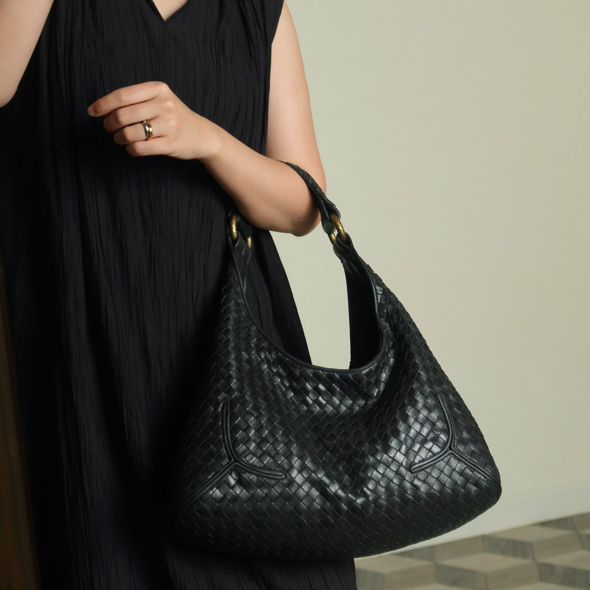 Bottega Veneta Vintage Black Intrecciato Gold Ring Medium Hobo Shoulder Bag