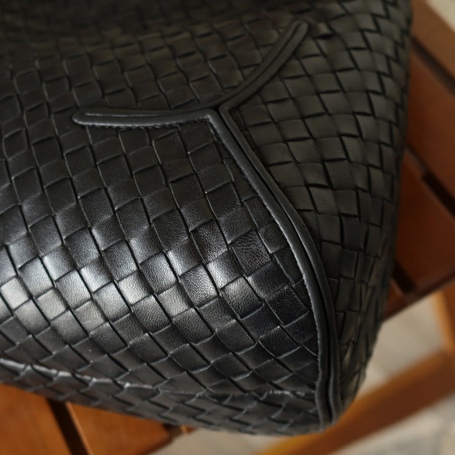 Bottega Veneta Vintage Black Intrecciato Gold Ring Medium Hobo Shoulder Bag