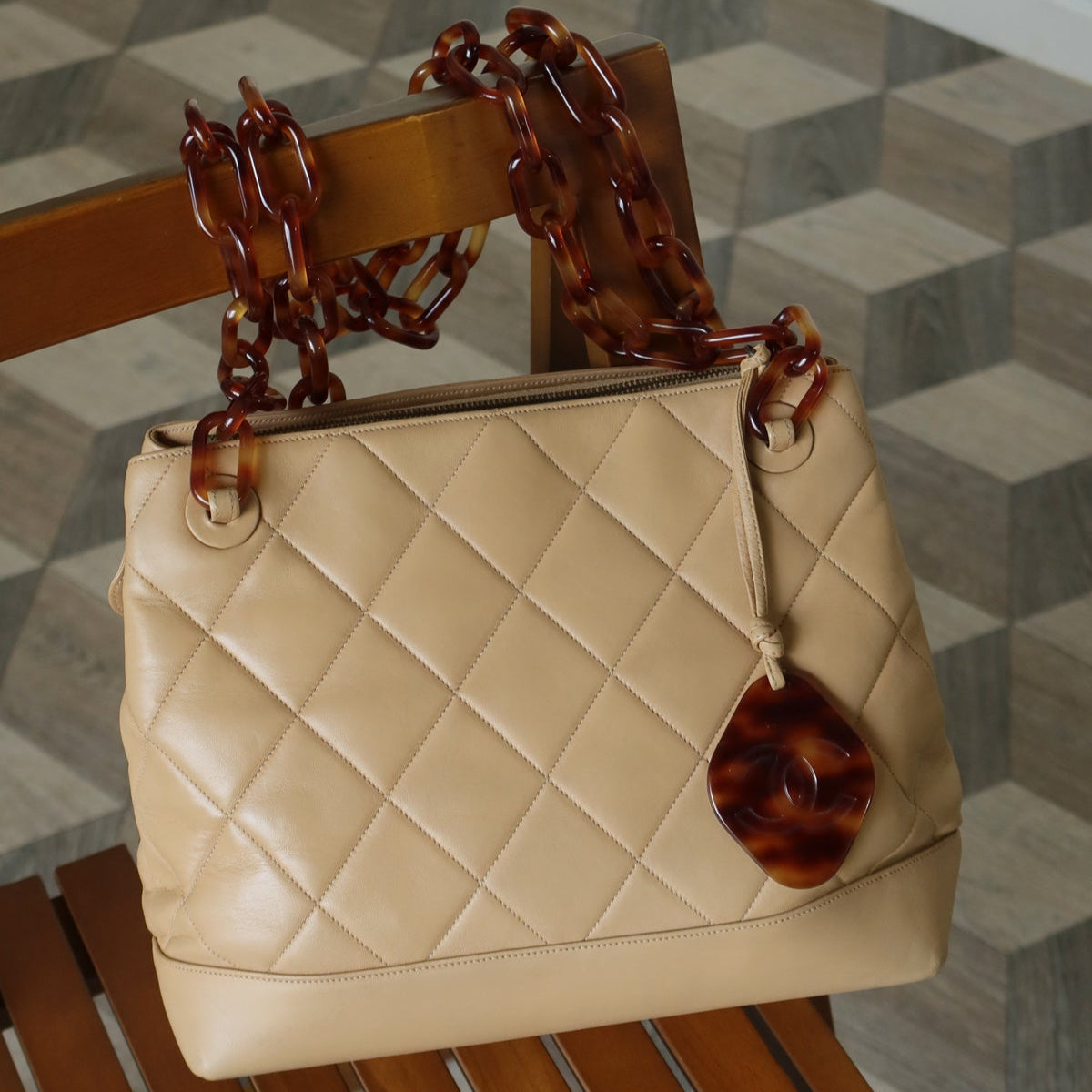 Chanel Vintage Beige Tortoise Shell Link Strap CC logo charm Shoulder Bag