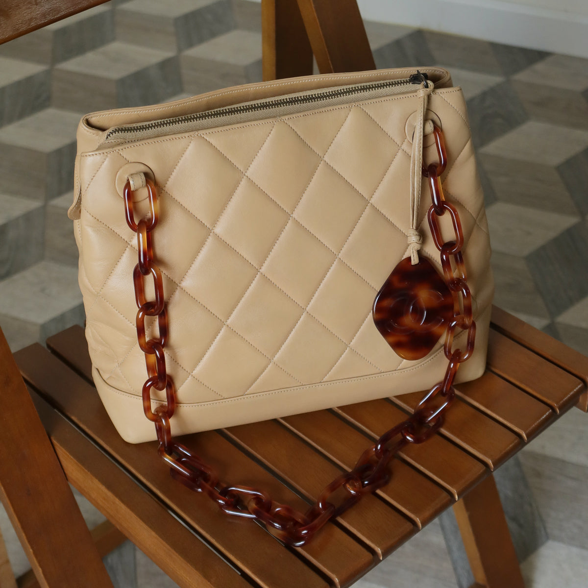 Chanel Vintage Beige Tortoise Shell Link Strap CC logo charm Shoulder Bag