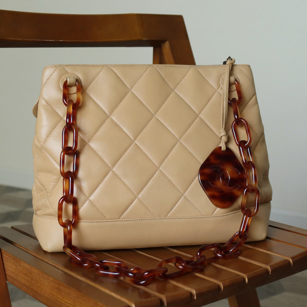 Chanel Vintage Beige Tortoise Shell Link Strap CC logo charm Shoulder Bag