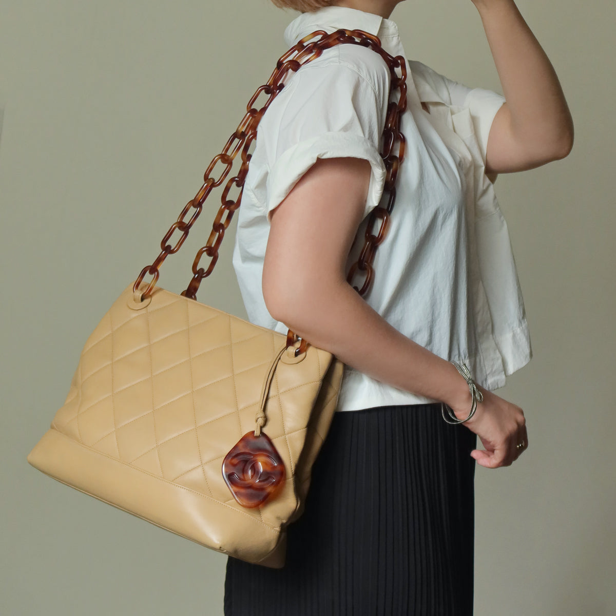Chanel Vintage Beige Tortoise Shell Link Strap CC logo charm Shoulder Bag