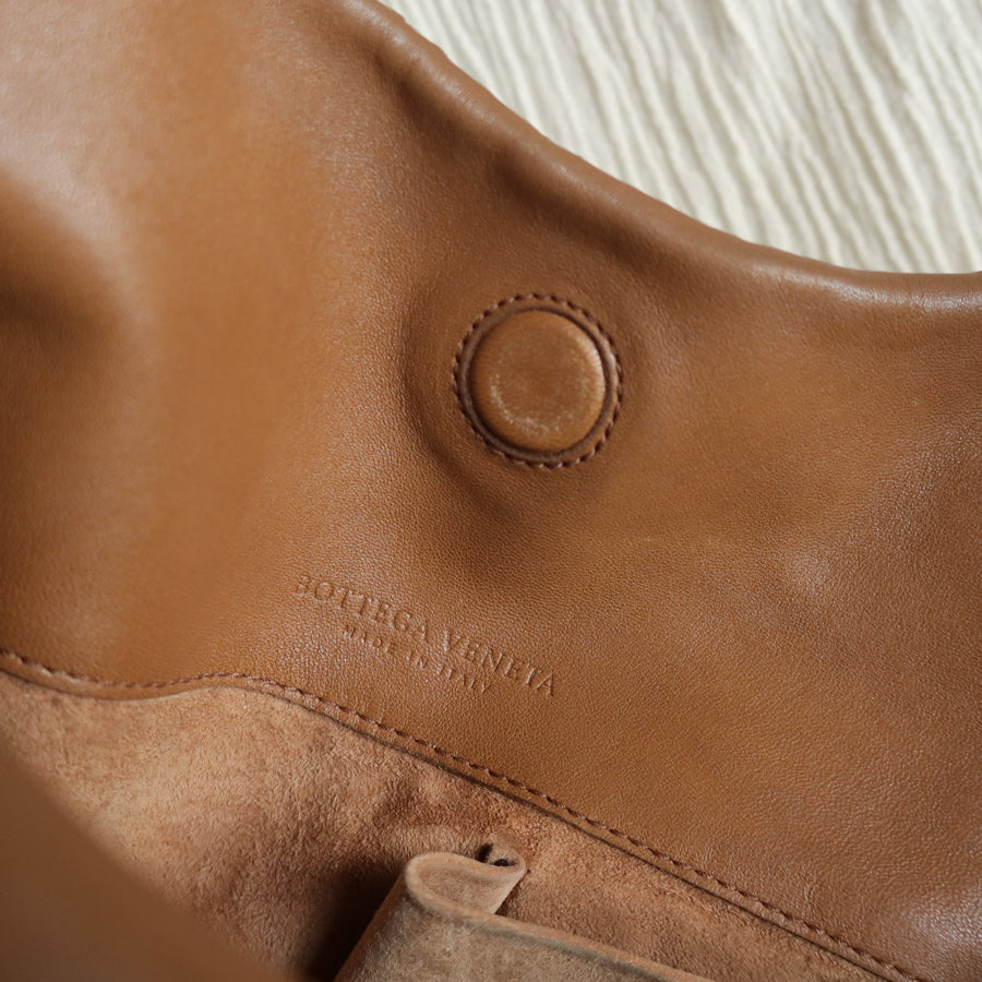 Bottega Veneta Vintage Caramel Brown Intrecciato Campana Hobo Shoulder Bag M