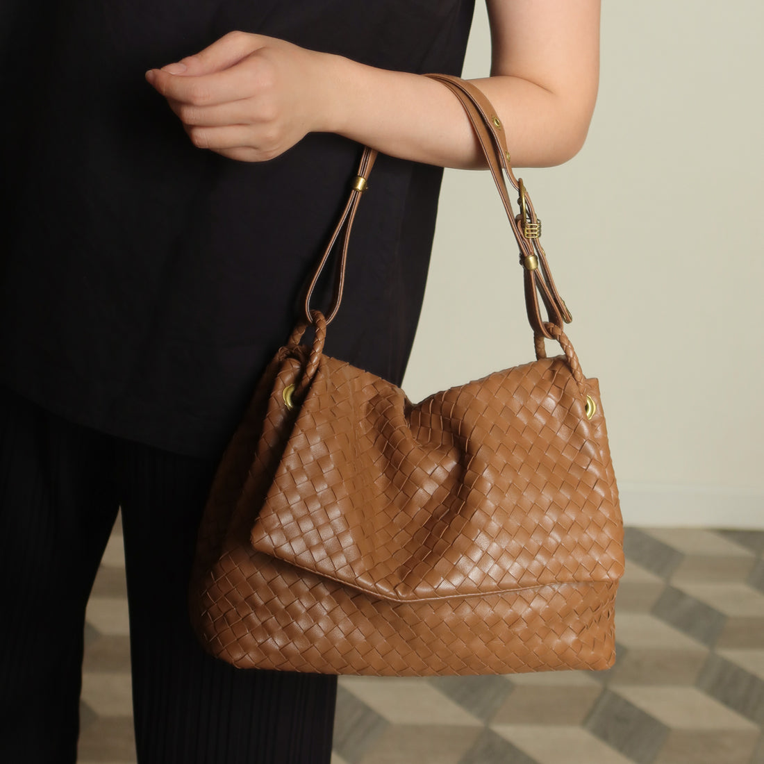 Bottega Veneta Vintage Caramel Brown Intrecciato Ring Hobo Shoulder Flap Bag
