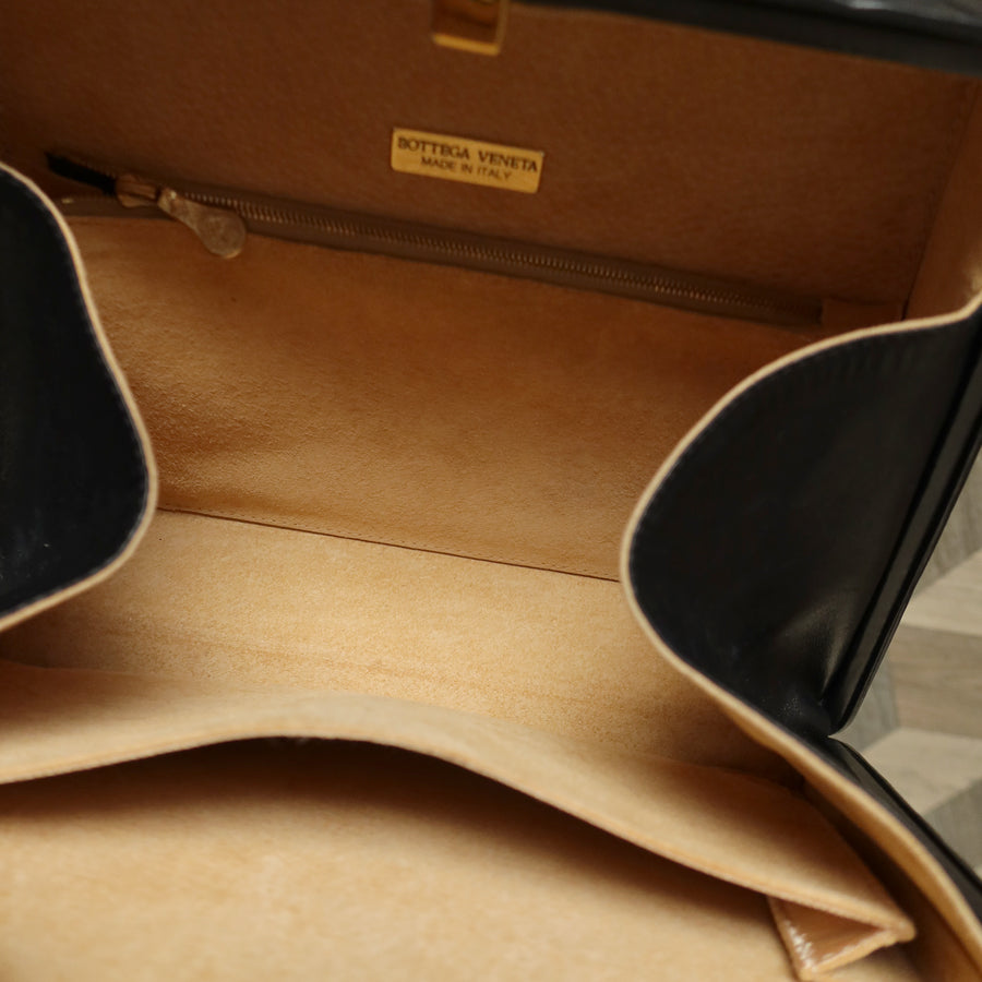 Rare Bottega Veneta Vintage Vanity Case Style Intrecciato Kiss Lock Trapeze 2way Bag