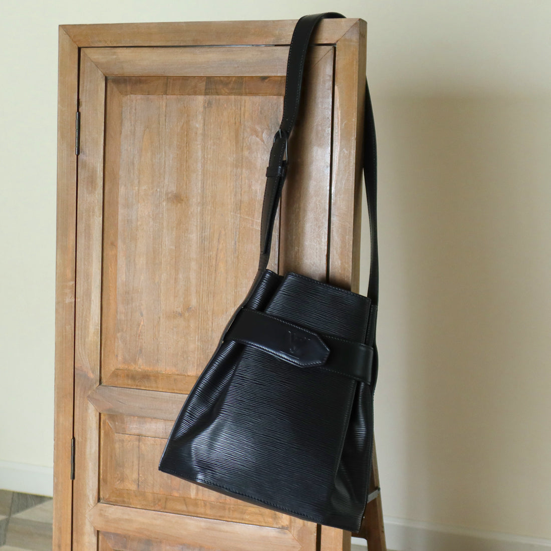 Louis Vuitton Vintage Black Epi Leather Flap Bucket Shoulder Bag