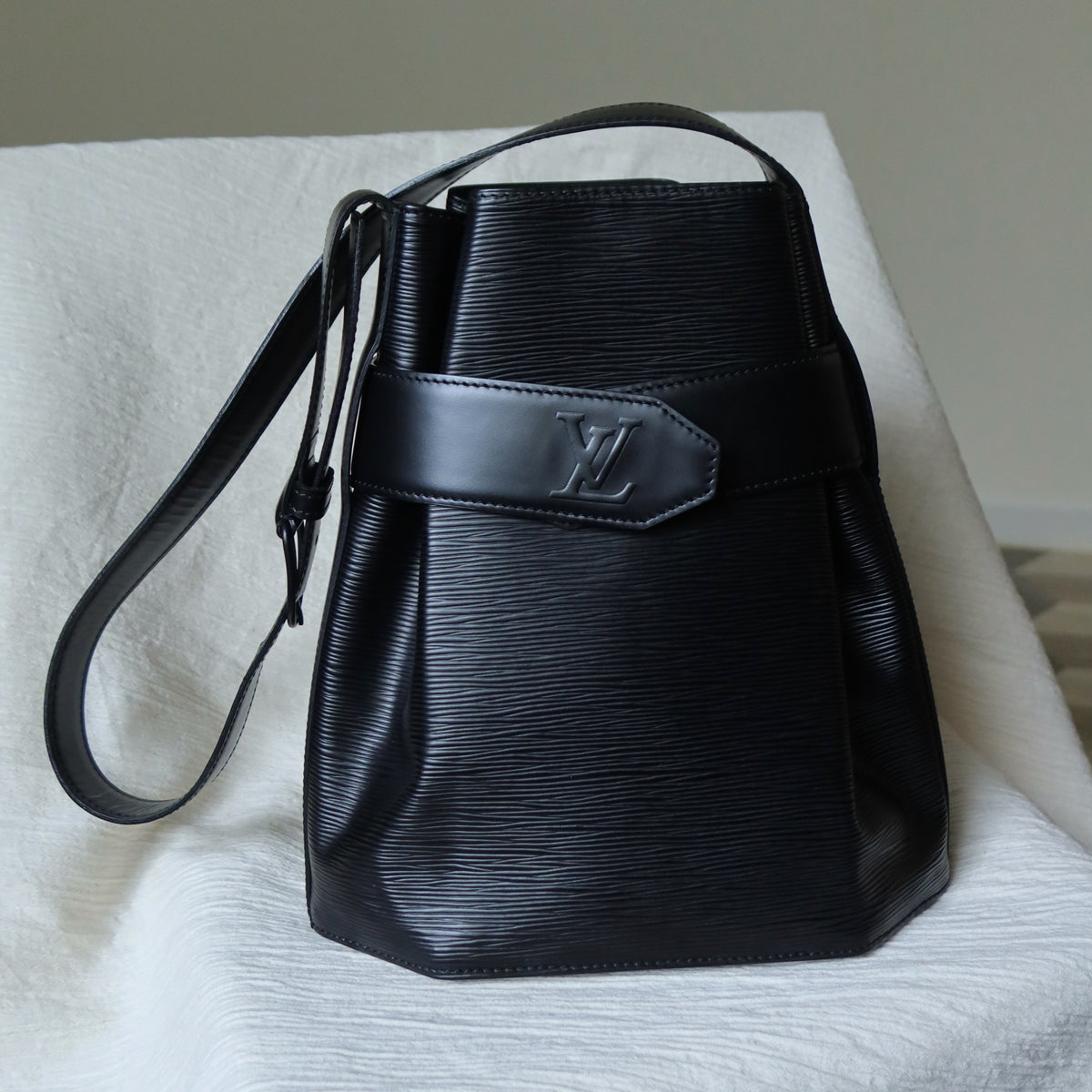 Louis Vuitton Vintage Black Epi Leather Flap Bucket Shoulder Bag