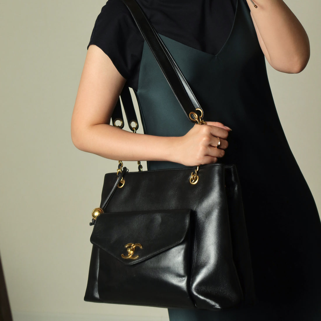 Chanel Vintage Black Lambskin CC Turn lock Pocket CC charm Large Shoulder Bag