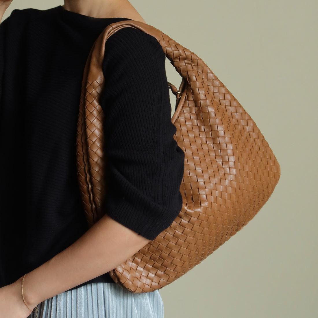 Bottega Veneta Vintage Caramel Brown Intrecciato Weave Veneta Hobo Shoulder Bag