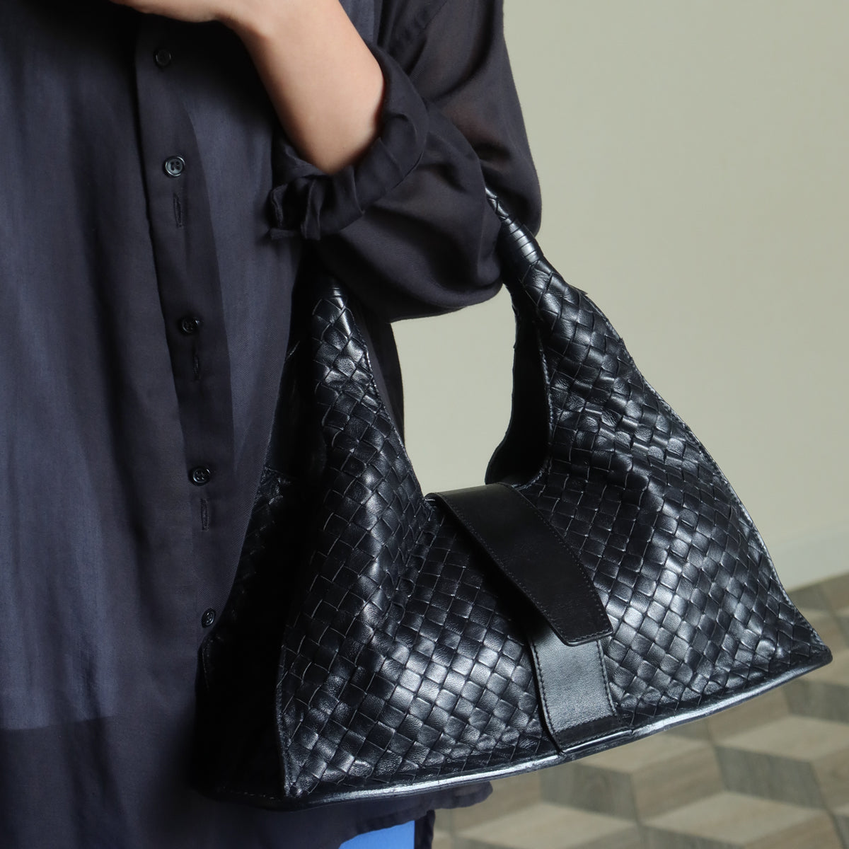Bottega Veneta Vintage Black Intrecciato Leather Belt Hobo Shoulder Bag