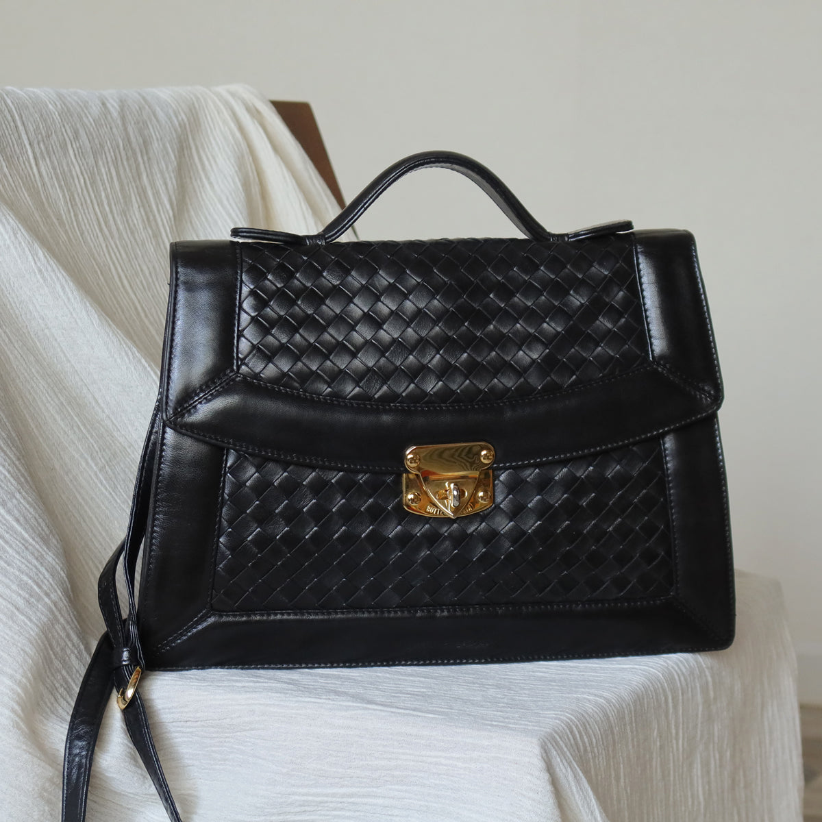 Rare Bottega Veneta Vintage Black Intrecciato Leather Turn lock Shoulder Bag