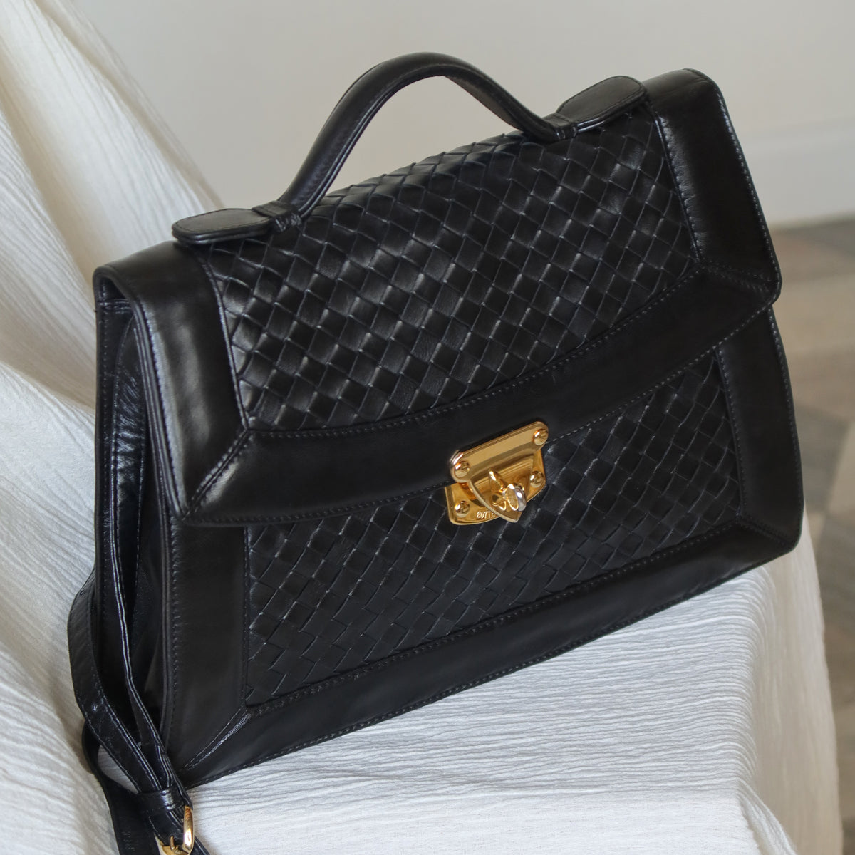Rare Bottega Veneta Vintage Black Intrecciato Leather Turn lock Shoulder Bag