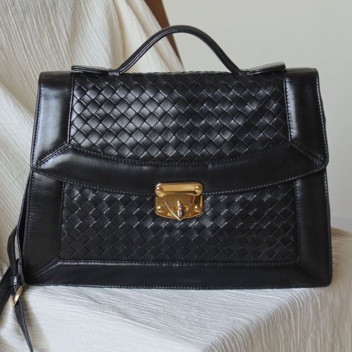 Rare Bottega Veneta Vintage Black Intrecciato Leather Turn lock Shoulder Bag