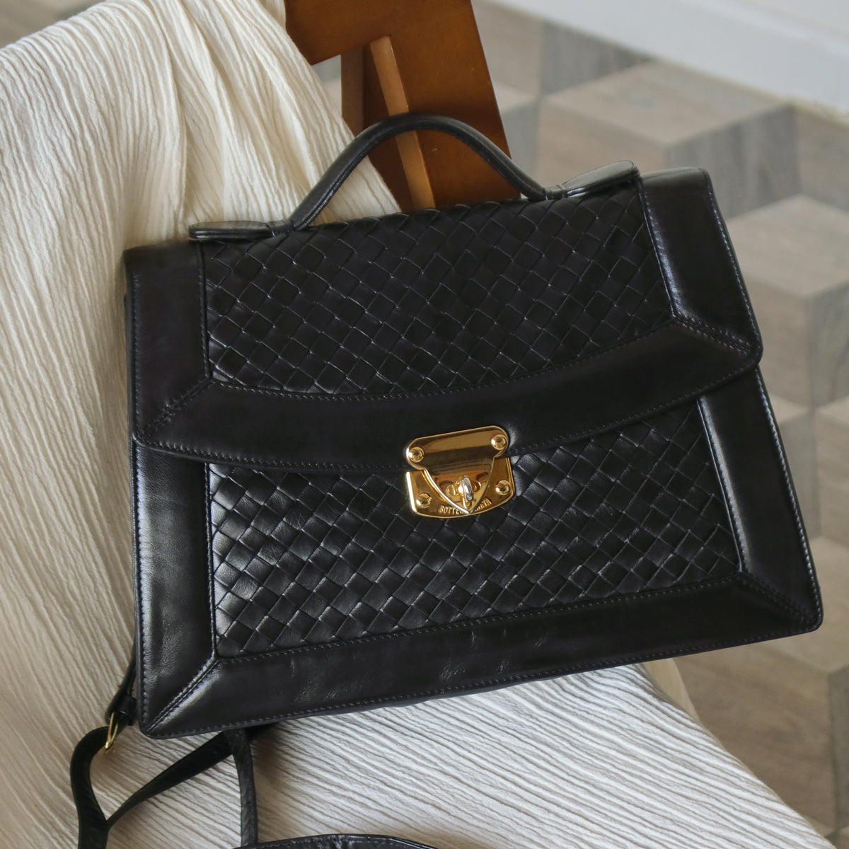 Rare Bottega Veneta Vintage Black Intrecciato Leather Turn lock Shoulder Bag