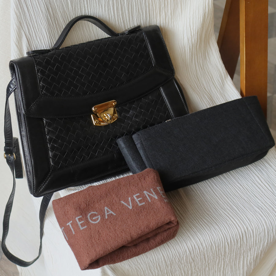 Rare Bottega Veneta Vintage Black Intrecciato Leather Turn lock Shoulder Bag