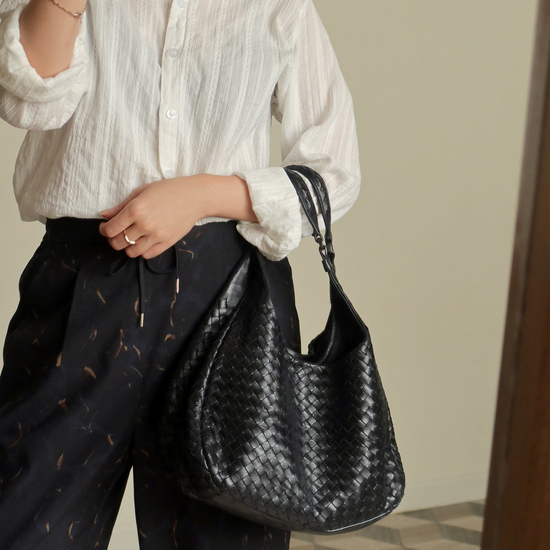 Bottega Veneta Vintage Black Medium Intrecciato Hobo Shoulder Bag
