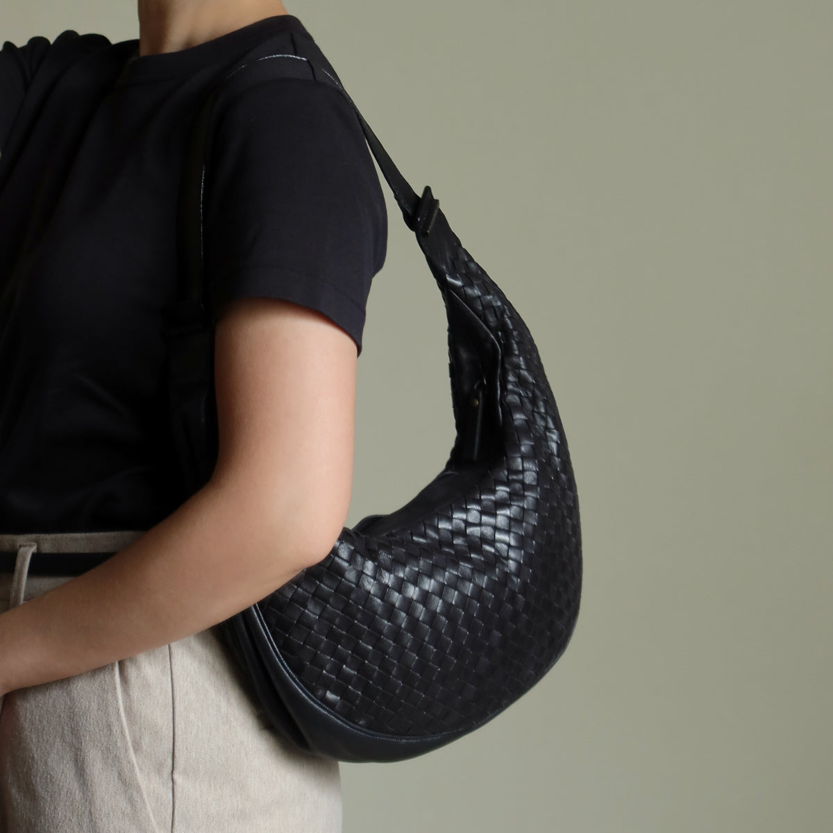 Bottega Veneta Vintage Black Intrecciato Hobo Shoulder Bag