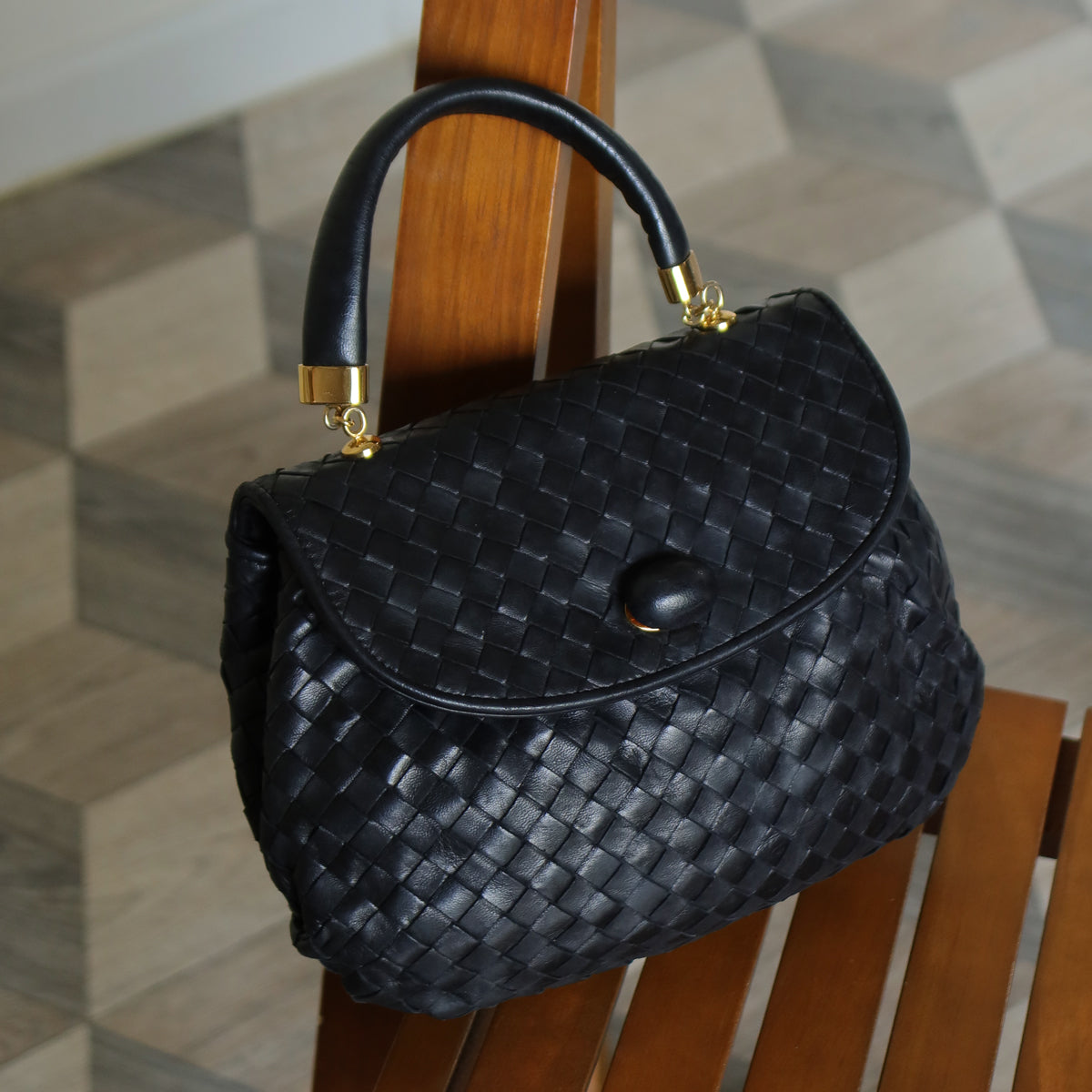 Bottega Veneta Vintage Black Intrecciato Weave Turn Lock Hand Bag M