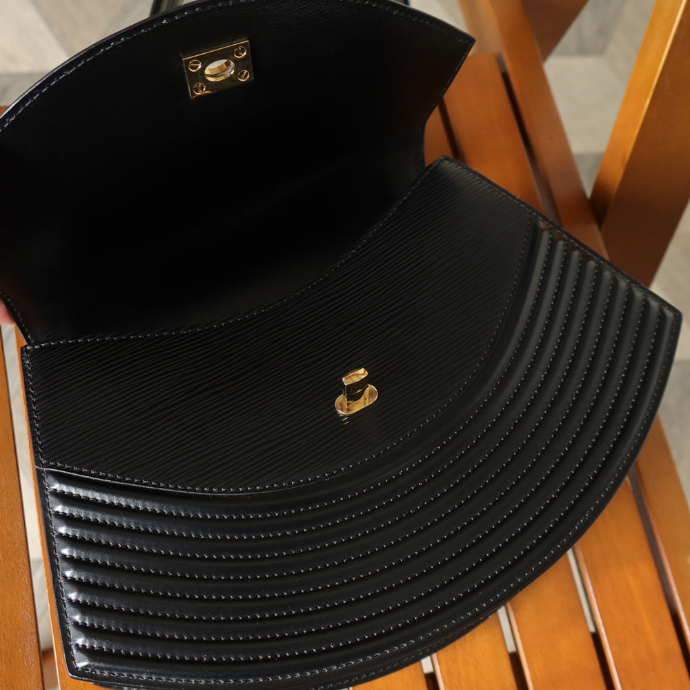 Louis Vuitton Vintage Black Epi Leather Tilsitt Gold turn lock 2way Shoulder Bag