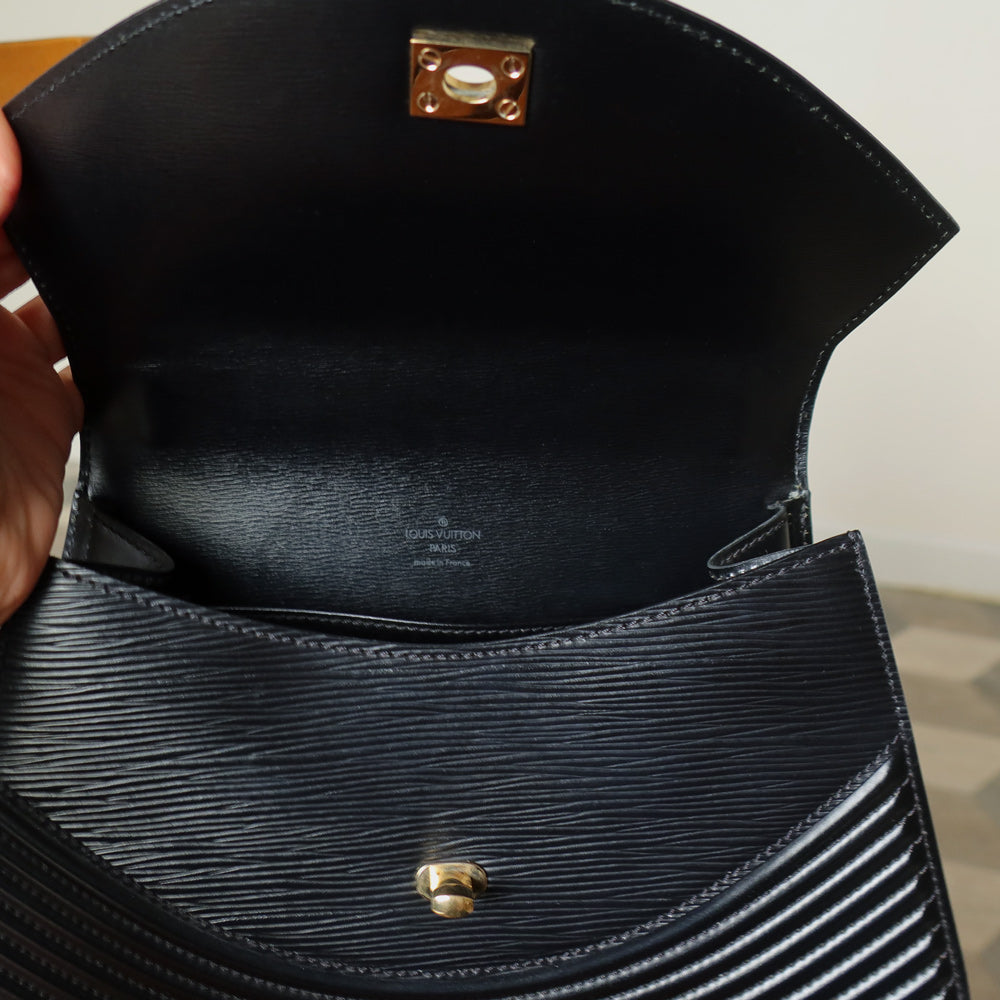 Louis Vuitton Vintage Black Epi Leather Tilsitt Gold turn lock 2way Shoulder Bag