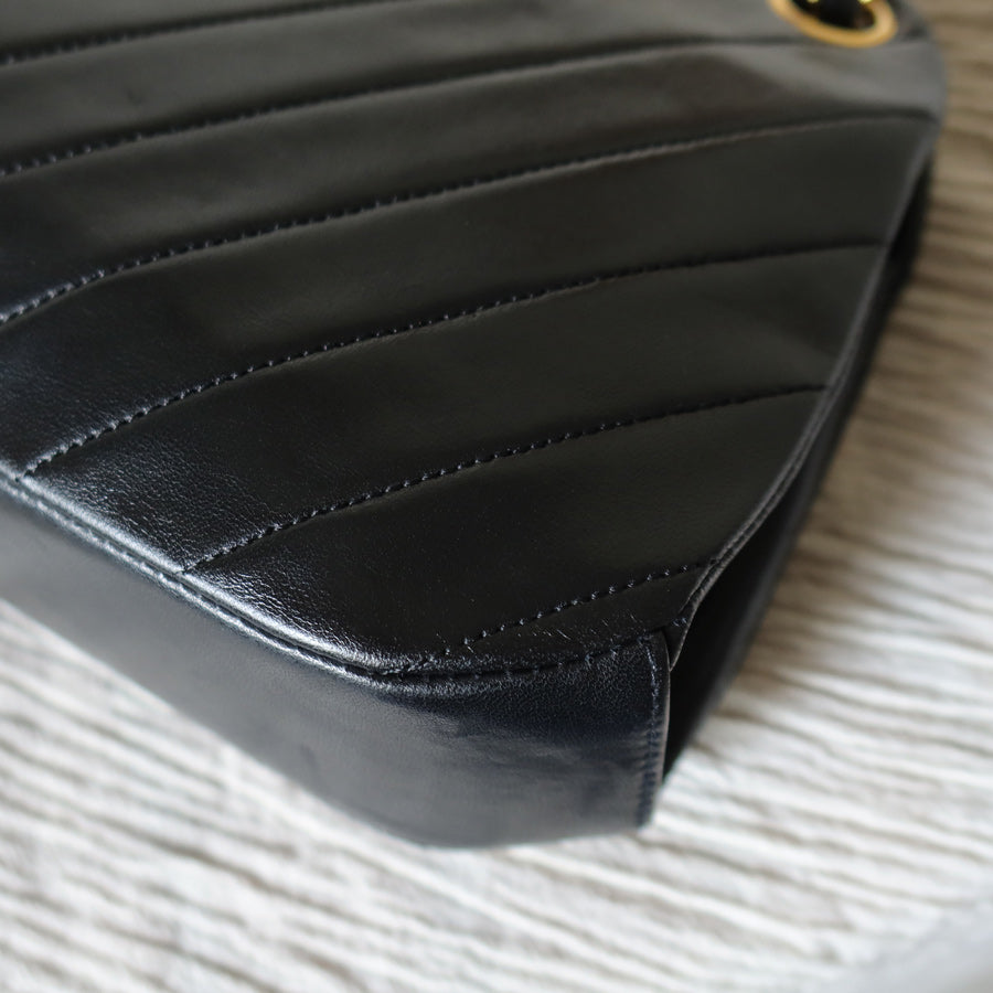 Chanel Vintage Black Lambskin Chevron Quilted Kiss Lock 2way Bag M