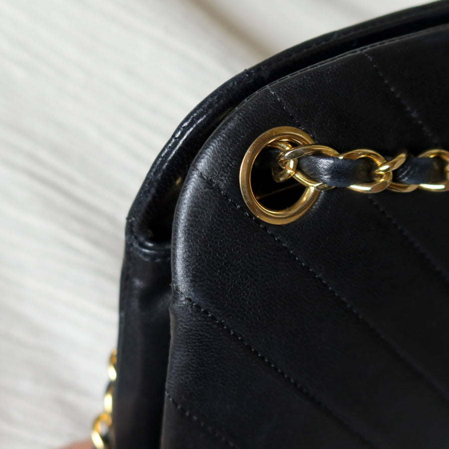 Chanel Vintage Black Lambskin Chevron Quilted Kiss Lock 2way Bag M
