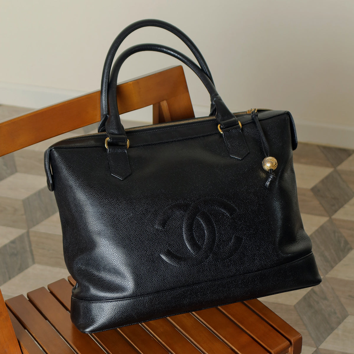 Vintage Chanel Black Caviar CC Turn lock Double sided XL Shoulder Bag