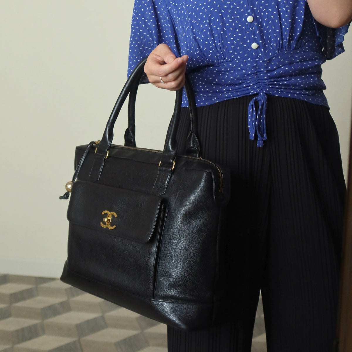 Vintage Chanel Black Caviar CC Turn lock Double sided XL Shoulder Bag