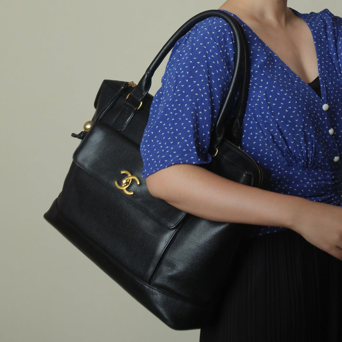 Vintage Chanel Black Caviar CC Turn lock Double sided XL Shoulder Bag