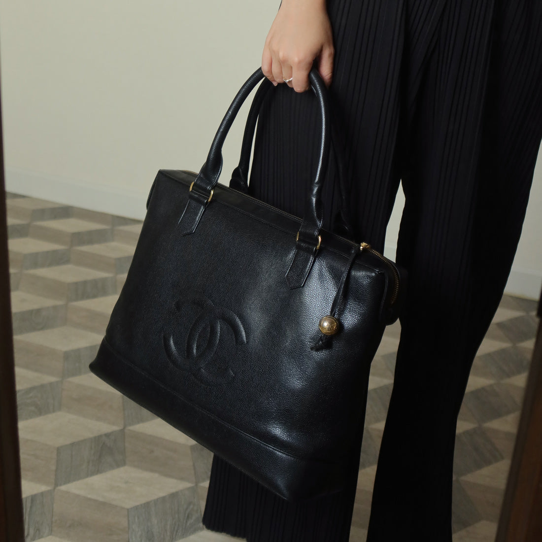 Vintage Chanel Black Caviar CC Turn lock Double sided XL Shoulder Bag