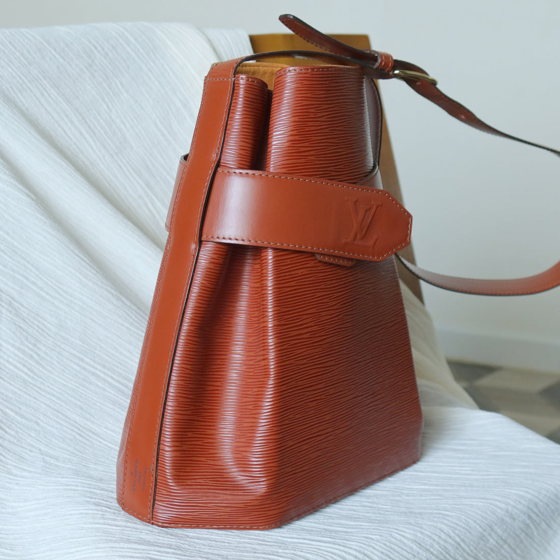 Louis Vuitton Vintage Cogac Brown Epi Leather Belt Strap Shoulder Bag M