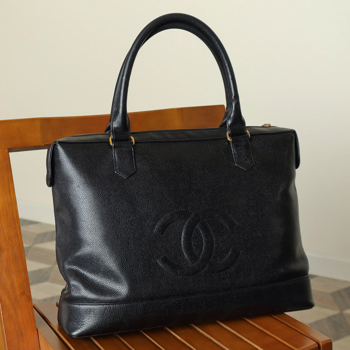 Vintage Chanel Black Caviar CC Turn lock Double sided XL Shoulder Bag