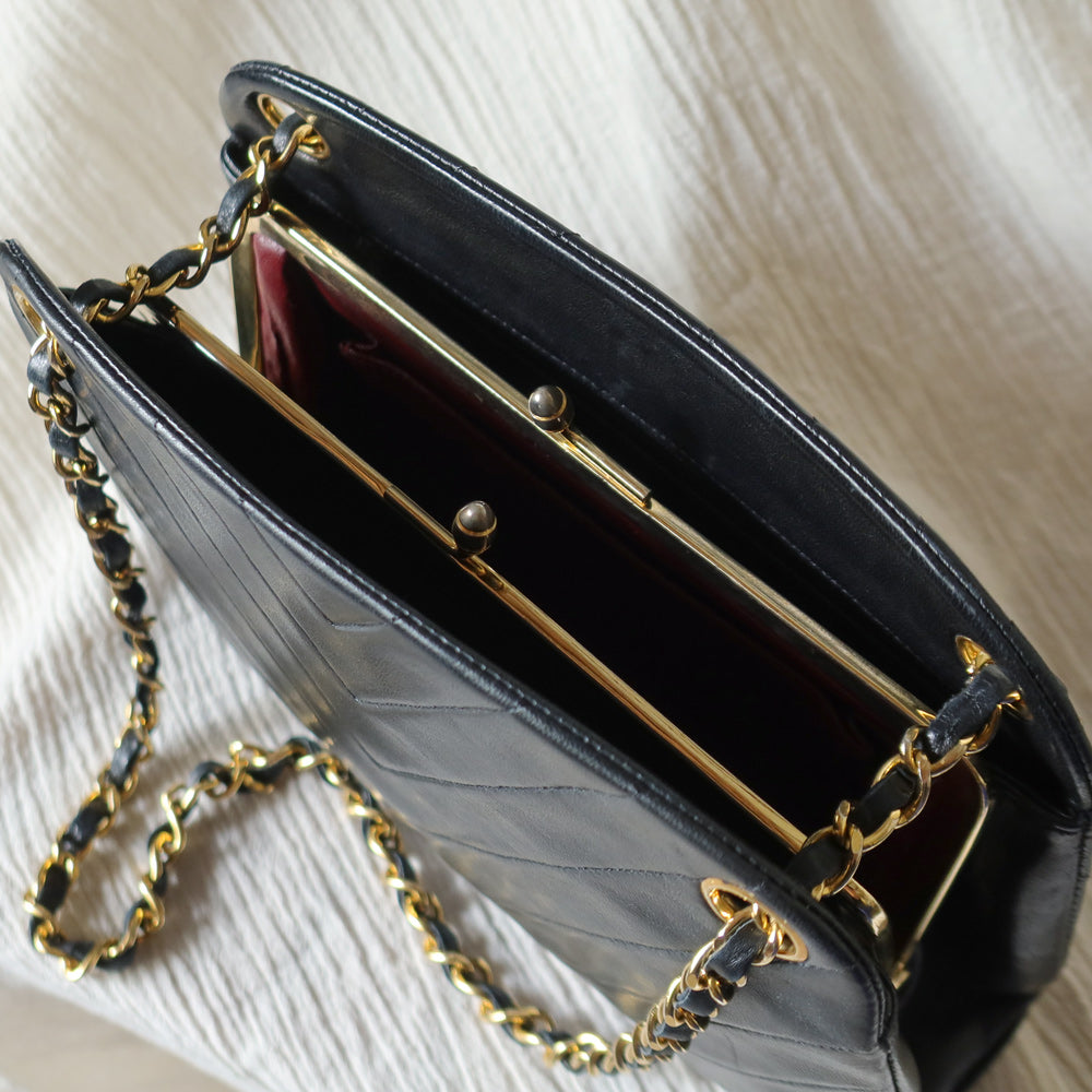 Chanel Vintage Black Lambskin Chevron Quilted Kiss Lock 2way Bag M