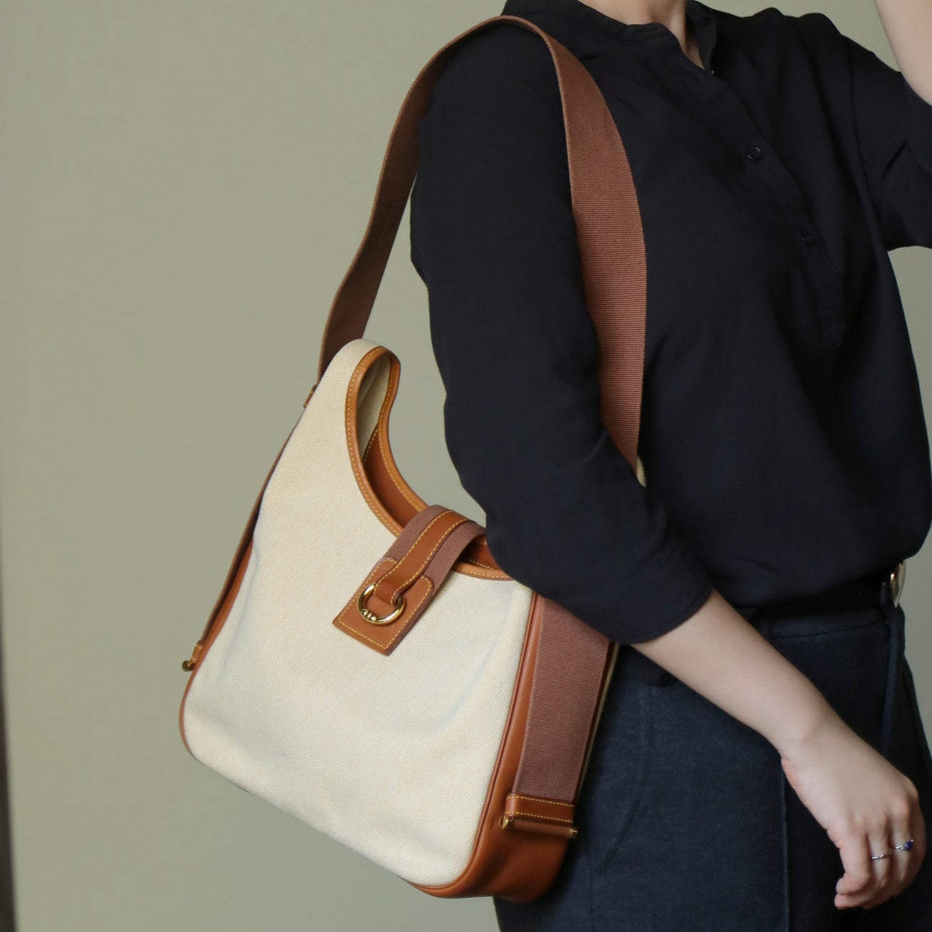 Hermès Vintage '80s Brown Leather Beige Toile Tsako Shoulder Bag
