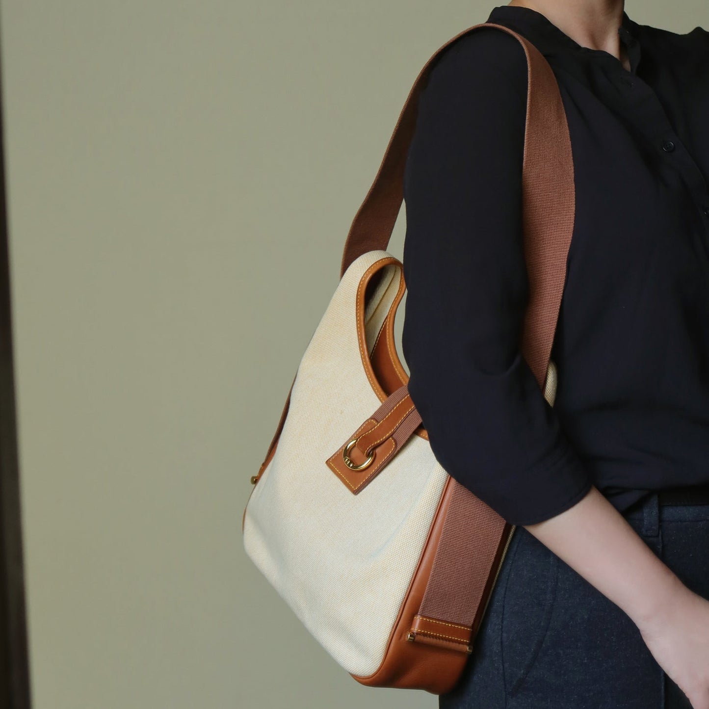 Hermès Vintage '80s Brown Leather Beige Toile Tsako Shoulder Bag
