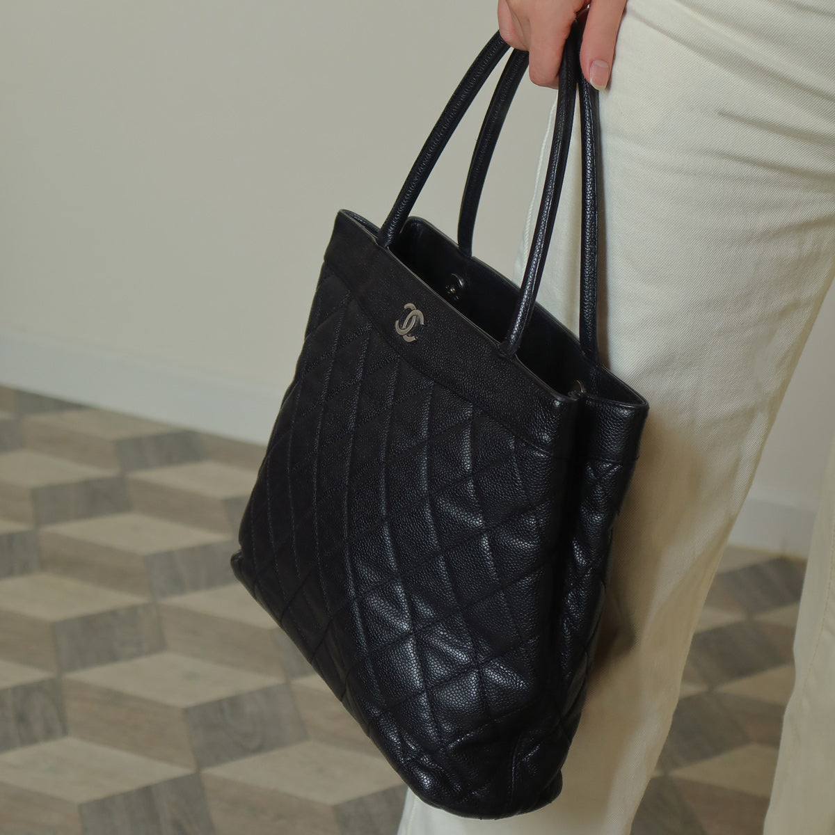 Chanel Vintage Black Caviar Diamond quilted CC mark Shoulder Tote Bag