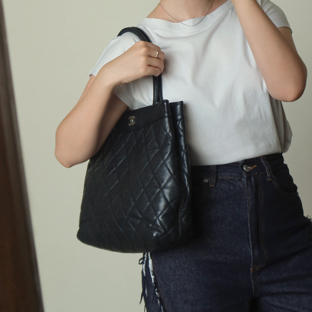 Chanel Vintage Black Caviar Diamond quilted CC mark Shoulder Tote Bag