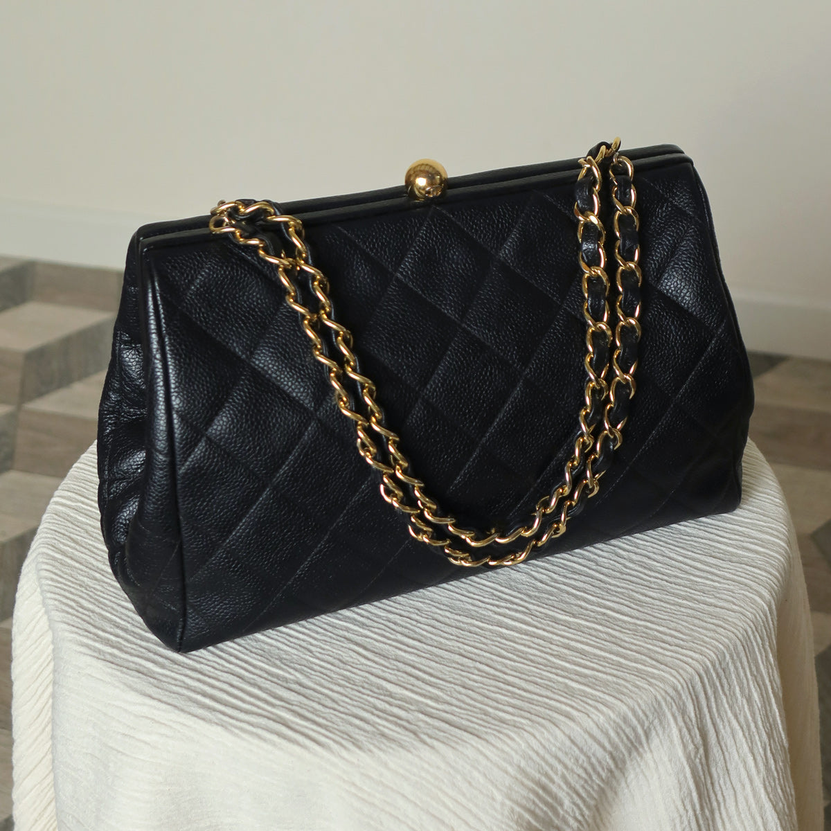 Vintage Chanel Black Caviar Matelassé CC logo Kiss Lock Double Chain Shoulder Bag