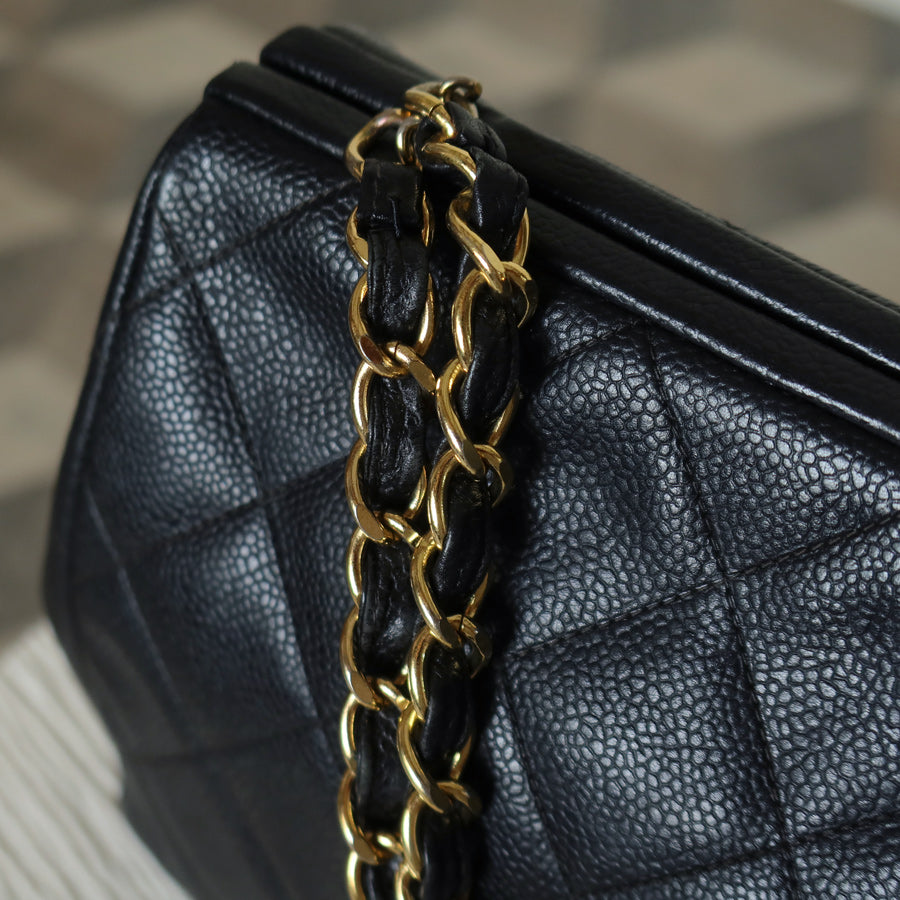 Vintage Chanel Black Caviar Matelassé CC logo Kiss Lock Double Chain Shoulder Bag