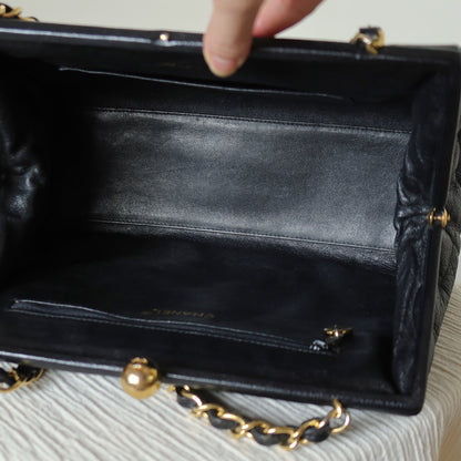 Vintage Chanel Black Caviar Matelassé CC logo Kiss Lock Double Chain Shoulder Bag