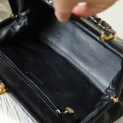 Vintage Chanel Black Caviar Matelassé CC logo Kiss Lock Double Chain Shoulder Bag