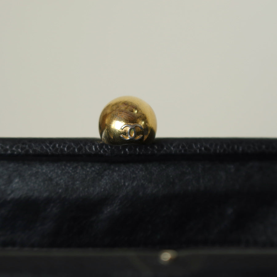 Vintage Chanel Black Caviar Matelassé CC logo Kiss Lock Double Chain Shoulder Bag