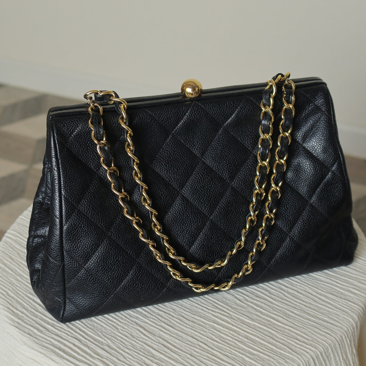 Vintage Chanel Black Caviar Matelassé CC logo Kiss Lock Double Chain Shoulder Bag