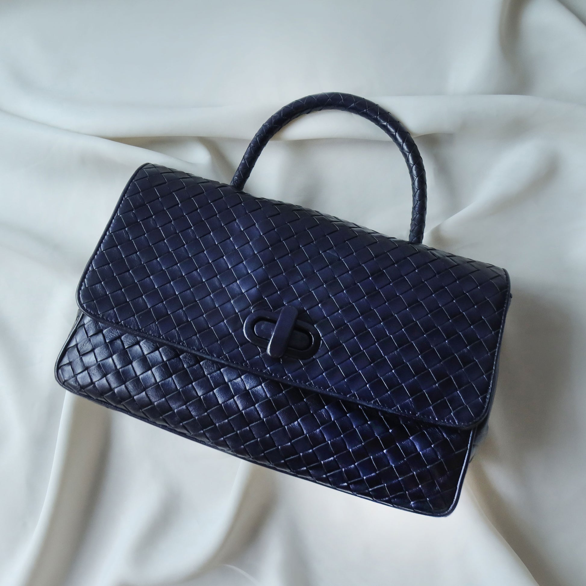 Bottega Veneta Vintage Intrecciato Weave turnlock Flap Bag - The