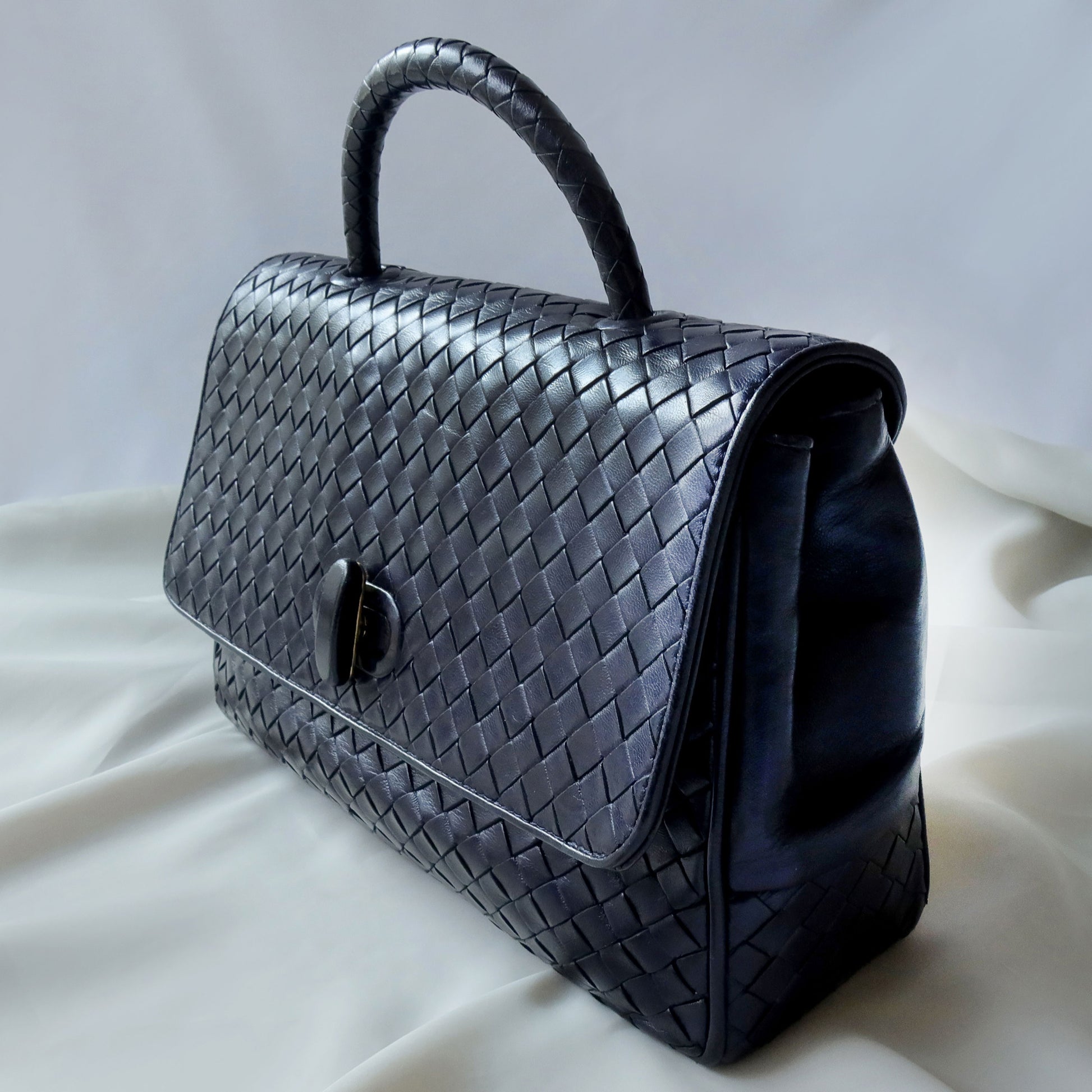 Bottega Veneta Vintage Intrecciato Weave turnlock Flap Bag - The