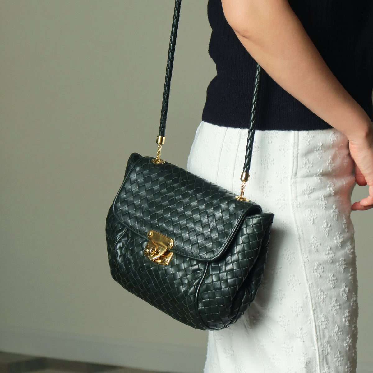 Bottega Veneta Vintage Alpi Green Intrecciato Gold Turn lock Braided Strap Shoulder Crossbody Bag