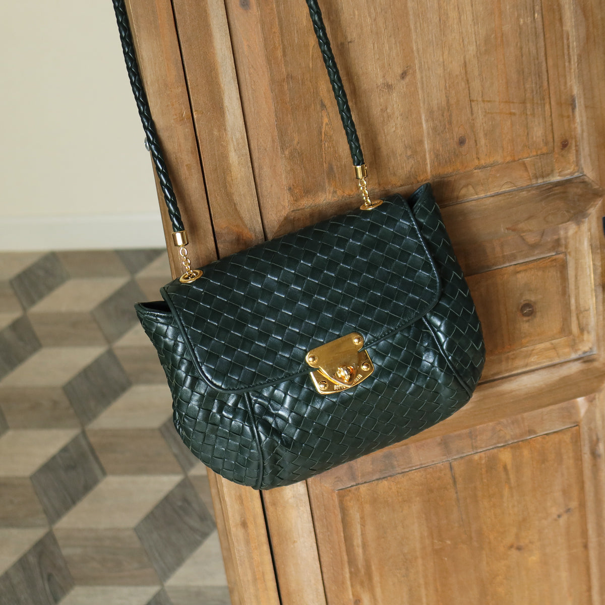 Bottega Veneta Vintage Alpi Green Intrecciato Gold Turn lock Braided Strap Shoulder Crossbody Bag