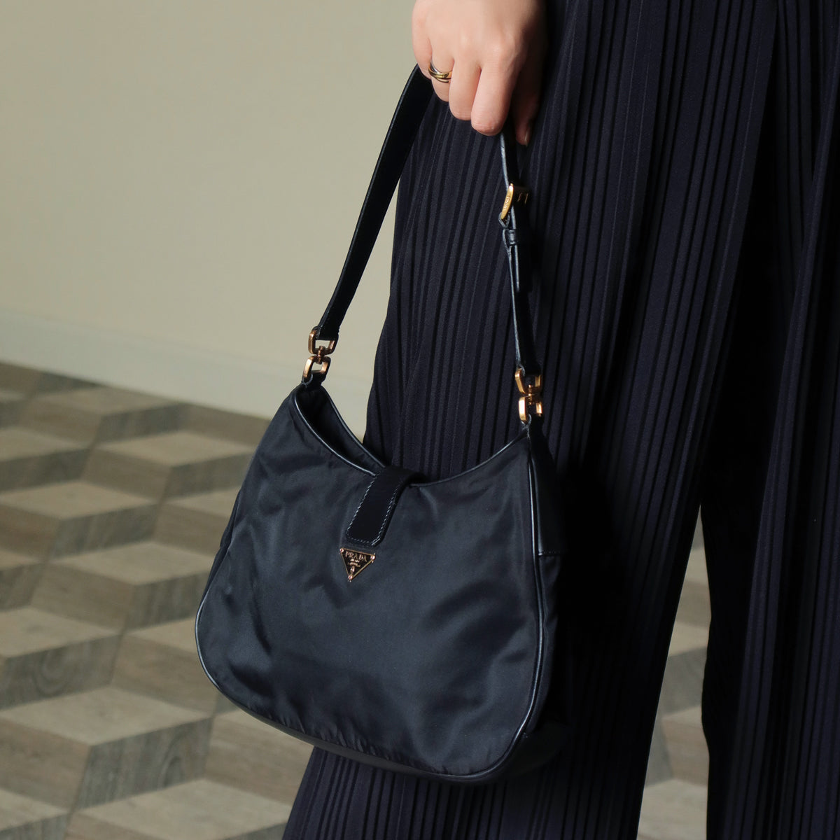 Rare Prada Vintage Black Nylon Tessuto Reversible Rose Gold Turn lock Hobo Bag